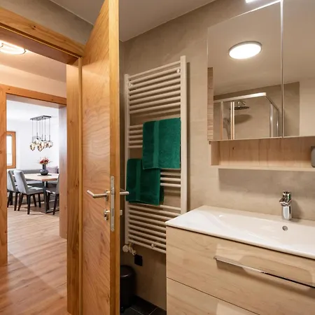 Bruneiden Apartment *